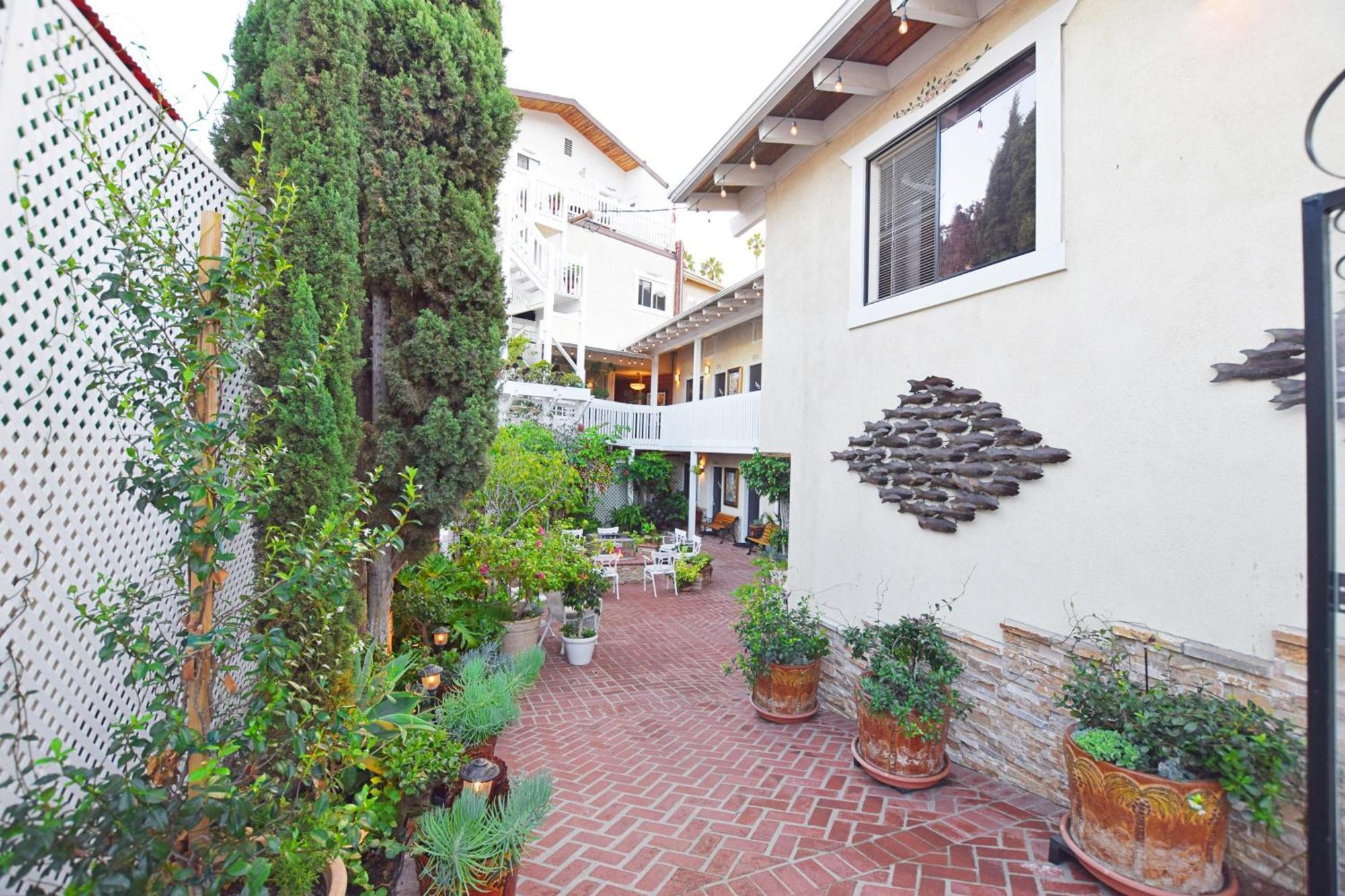 Catalina Courtyard Suites アバロン エクステリア 写真